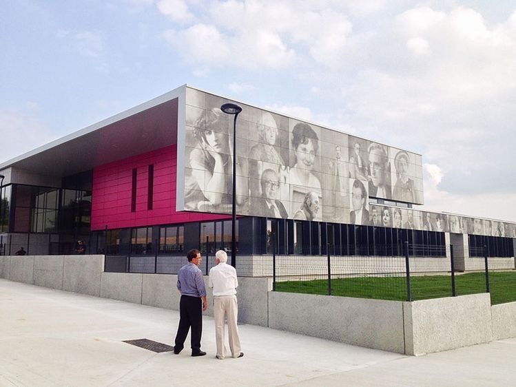 Кревенская гимназия, Франция